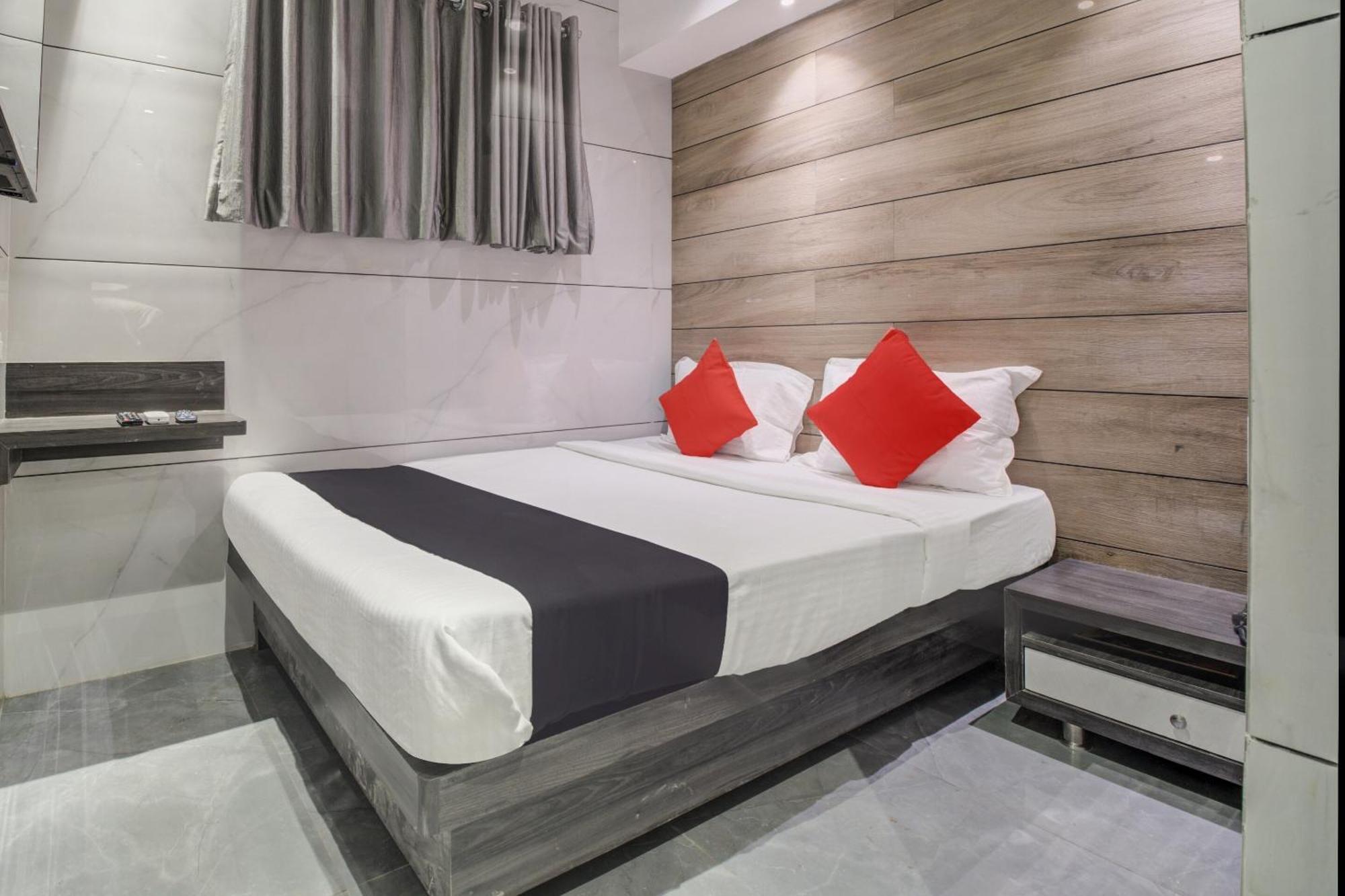 Hotel Spring Residency Мумбаи Экстерьер фото