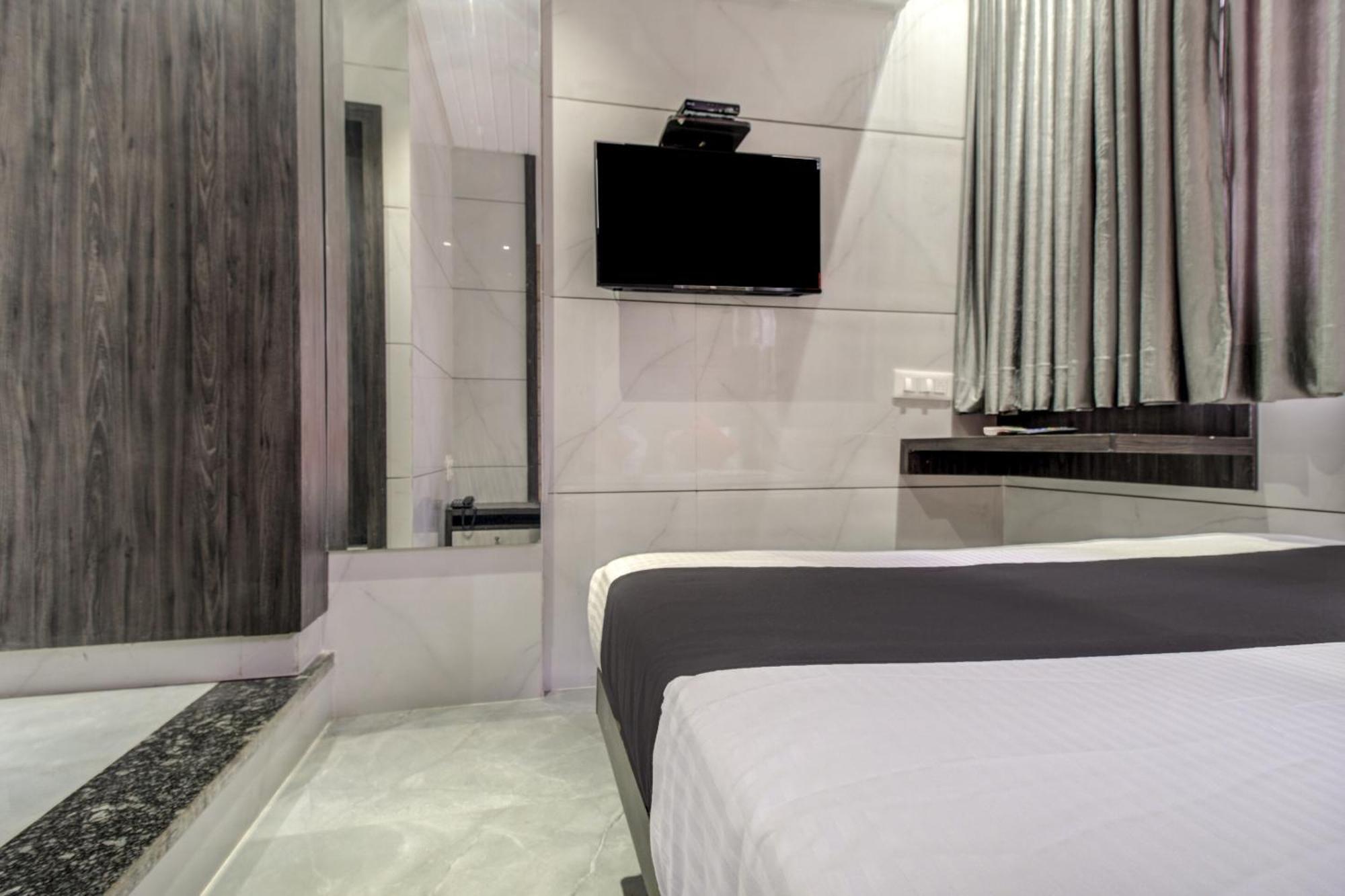 Hotel Spring Residency Мумбаи Экстерьер фото