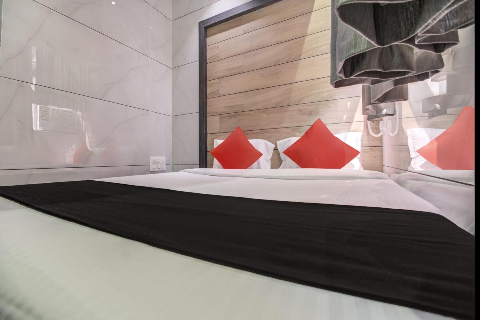 Hotel Spring Residency Мумбаи Экстерьер фото
